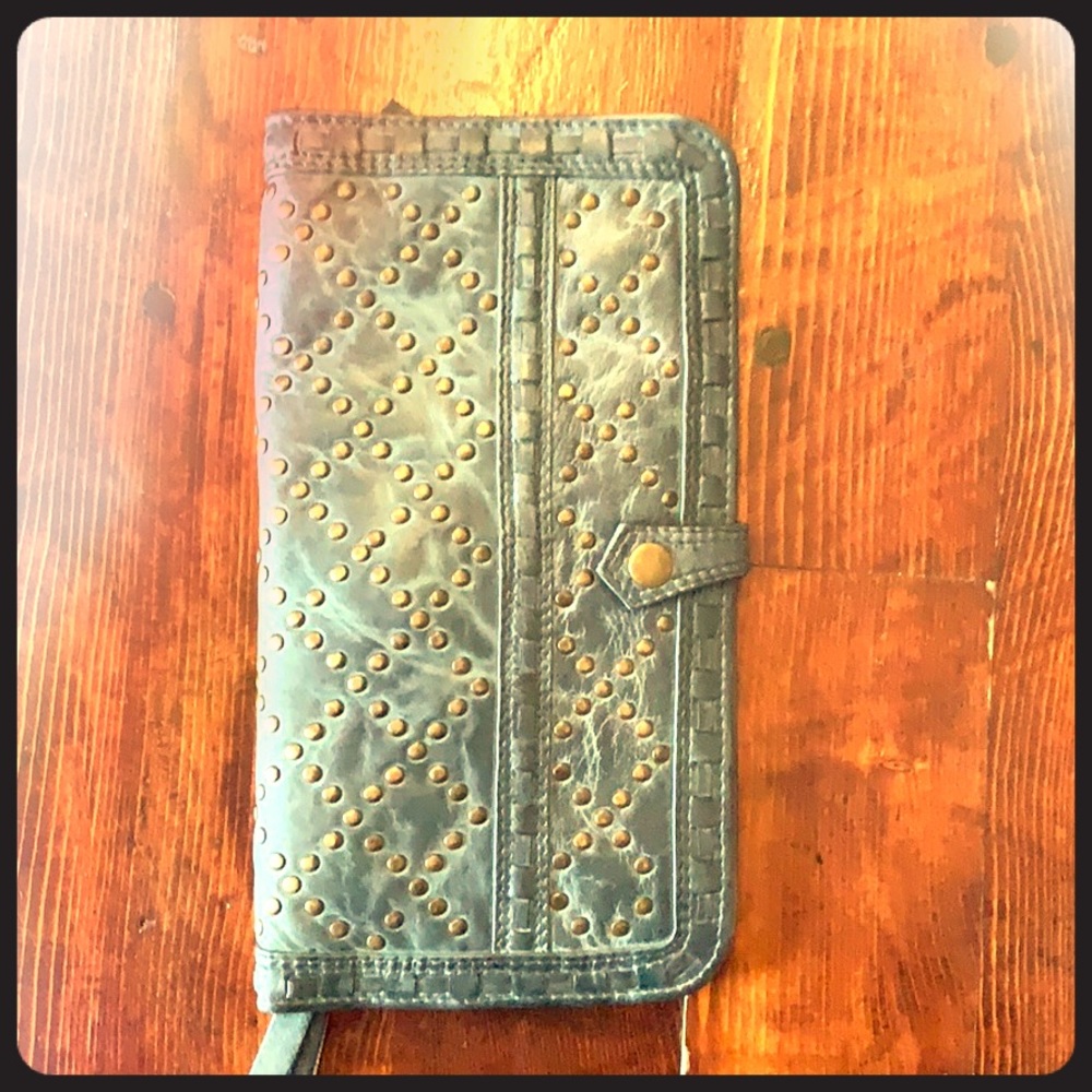 FREE PEOPLE CLUTCH /wallet BRAND NEW ⭐️